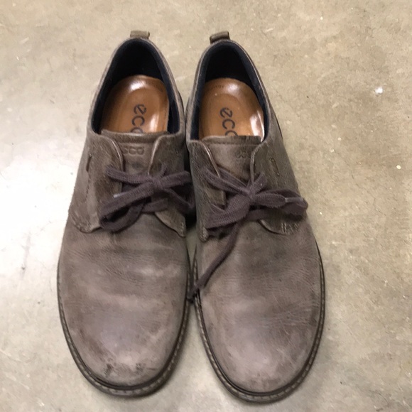 Men’s size 10.5(44) Ecco waterproof shoes - Picture 1 of 4